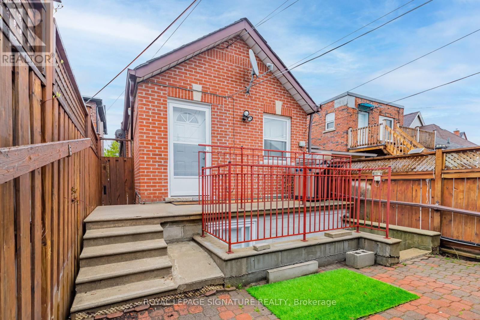 Lower - 246 Nairn Avenue, Toronto, Ontario  M6E 4H4 - Photo 2 - W12254787