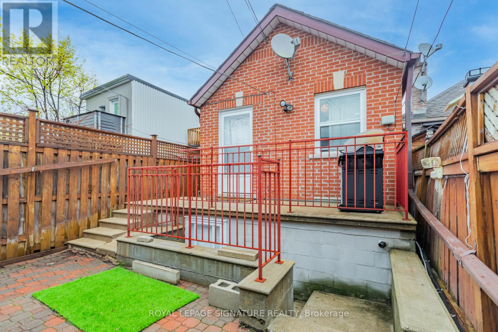 Lower - 246 Nairn Avenue, Toronto, Ontario  M6E 4H4 - Photo 3 - W12254787