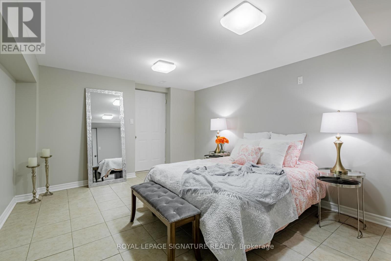 Lower - 246 Nairn Avenue, Toronto, Ontario  M6E 4H4 - Photo 4 - W12254787