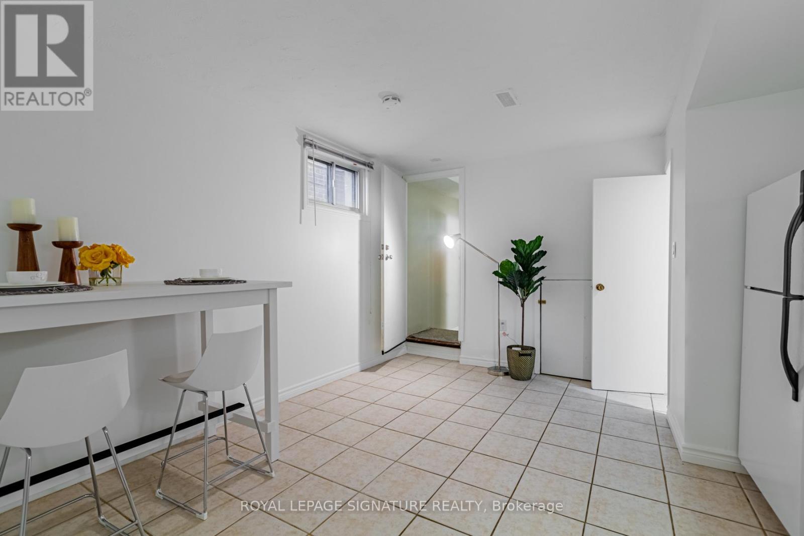 Lower - 246 Nairn Avenue, Toronto, Ontario  M6E 4H4 - Photo 5 - W12254787