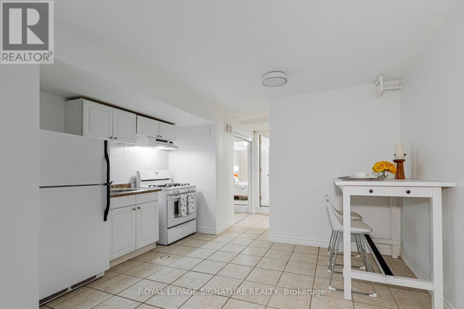 Lower - 246 Nairn Avenue, Toronto, Ontario  M6E 4H4 - Photo 8 - W12254787