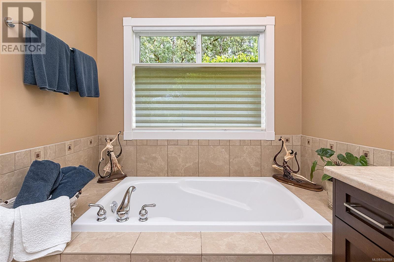 Property at 817 Rogers Way image 3