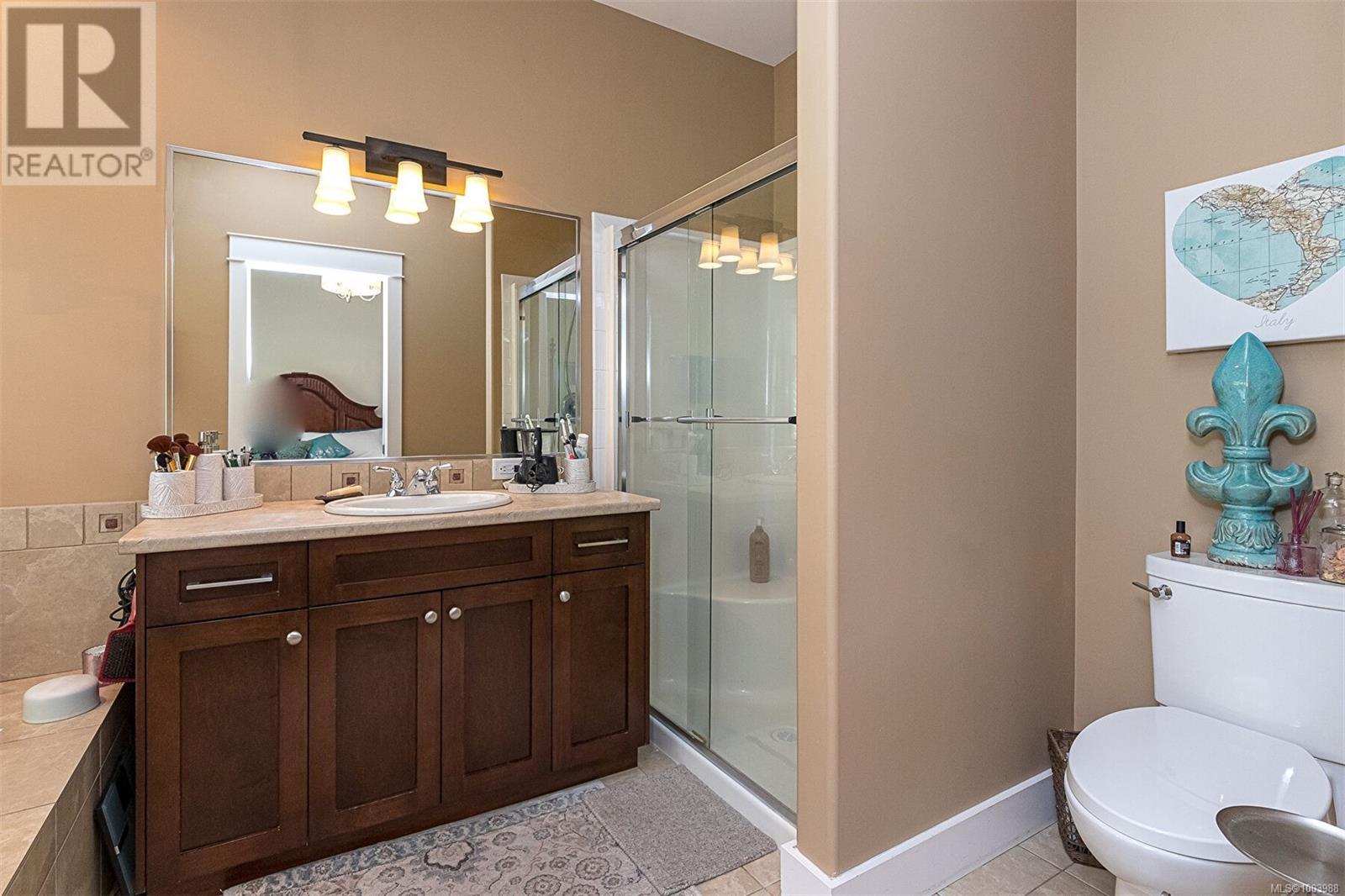 Property at 817 Rogers Way image 4