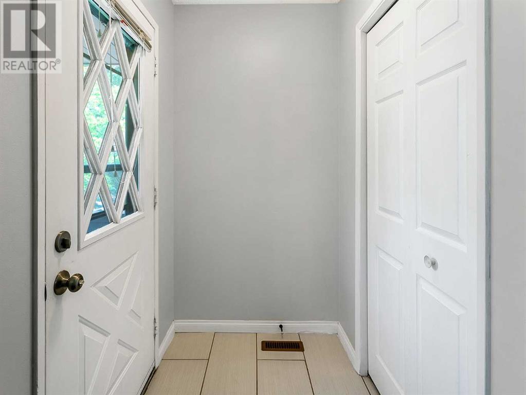 Property at 151 Berwick Way NW image 2
