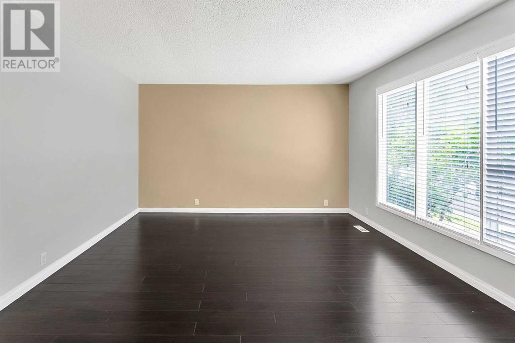 Property at 151 Berwick Way NW image 4