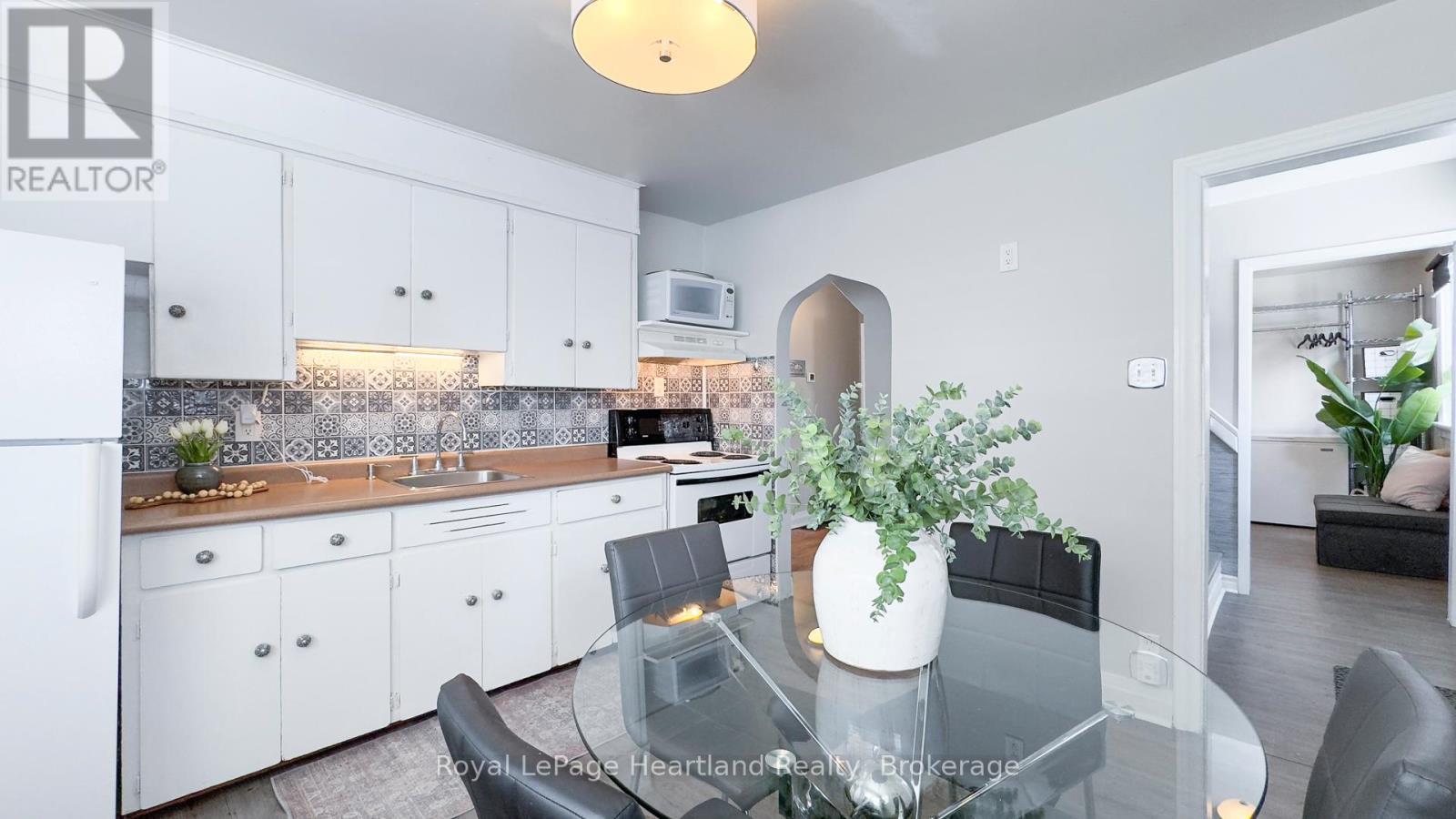 305 Mary Street, Goderich (Goderich (Town)), Ontario  N7A 3B3 - Photo 11 - X12254856