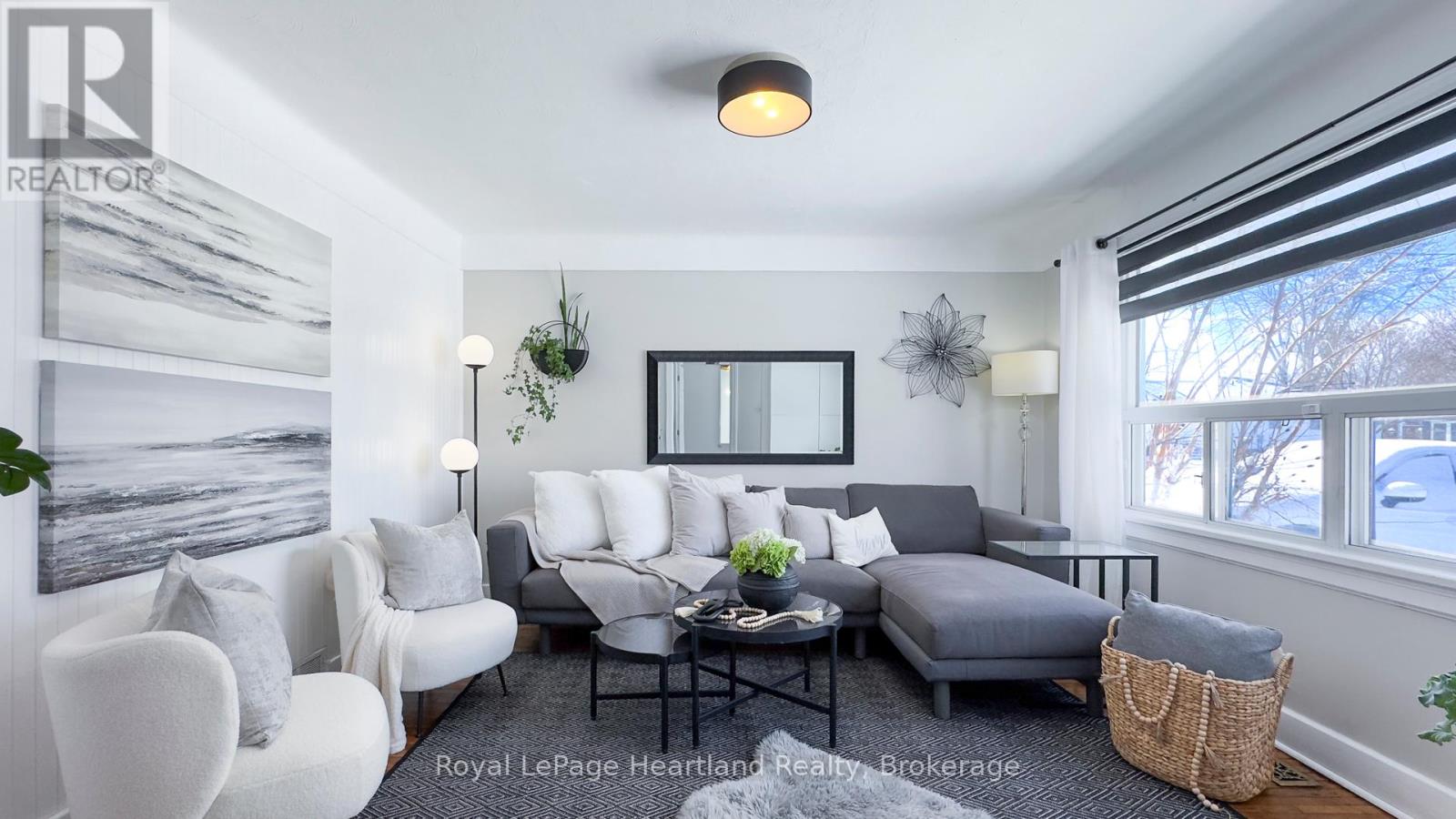 Property at 305 MARY STREET image 4
