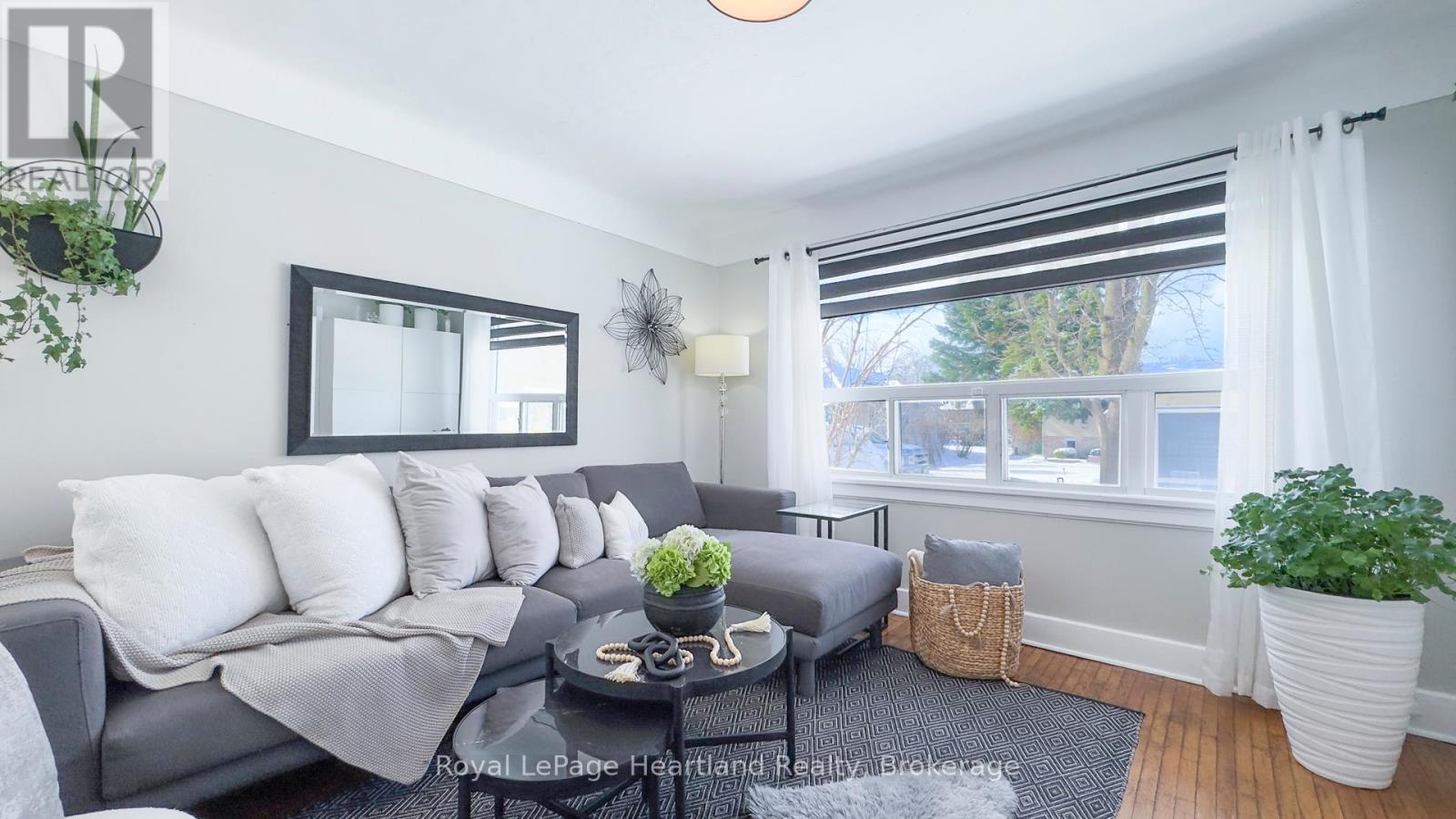 Property at 305 MARY STREET image 5