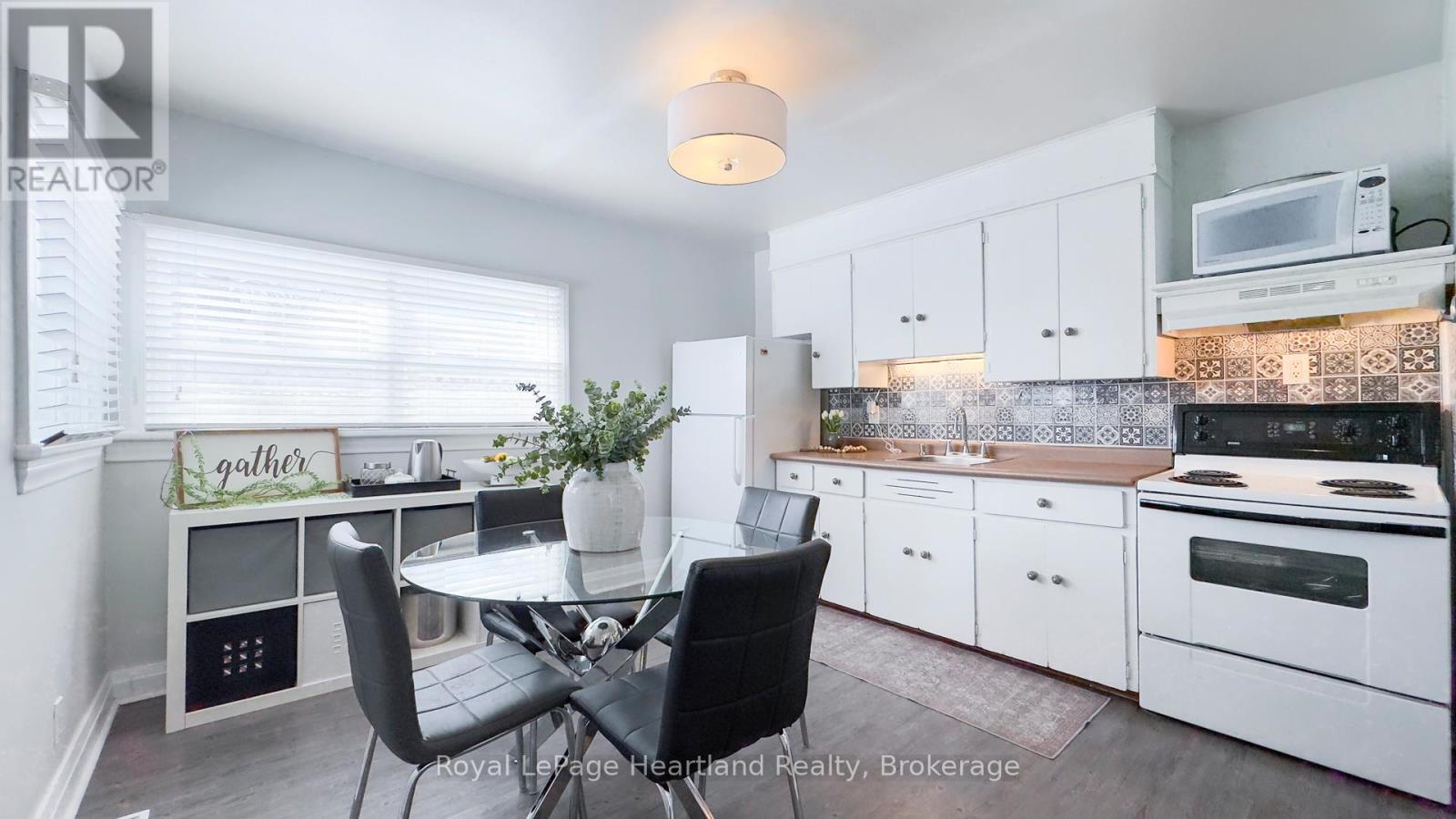 305 Mary Street, Goderich (Goderich (Town)), Ontario  N7A 3B3 - Photo 9 - X12254856