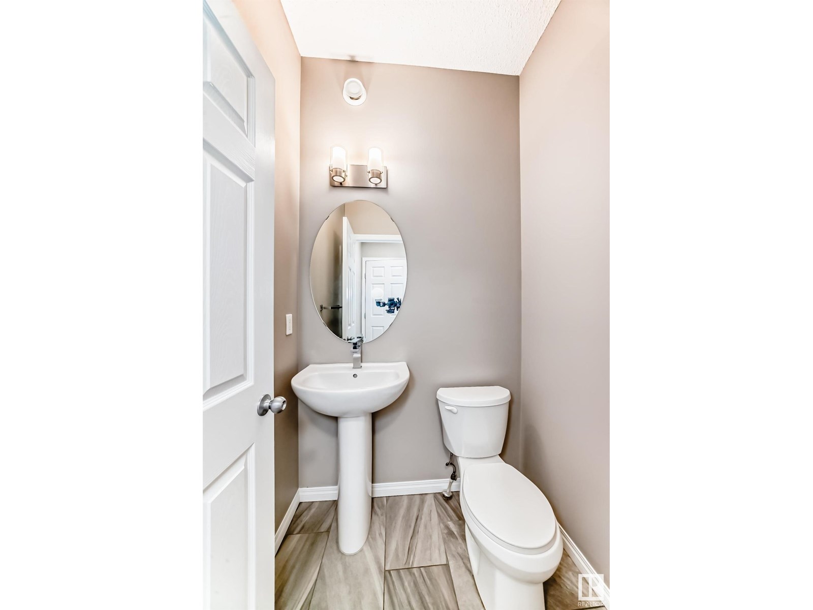 Property at 2271 PRICE LN SW image 2