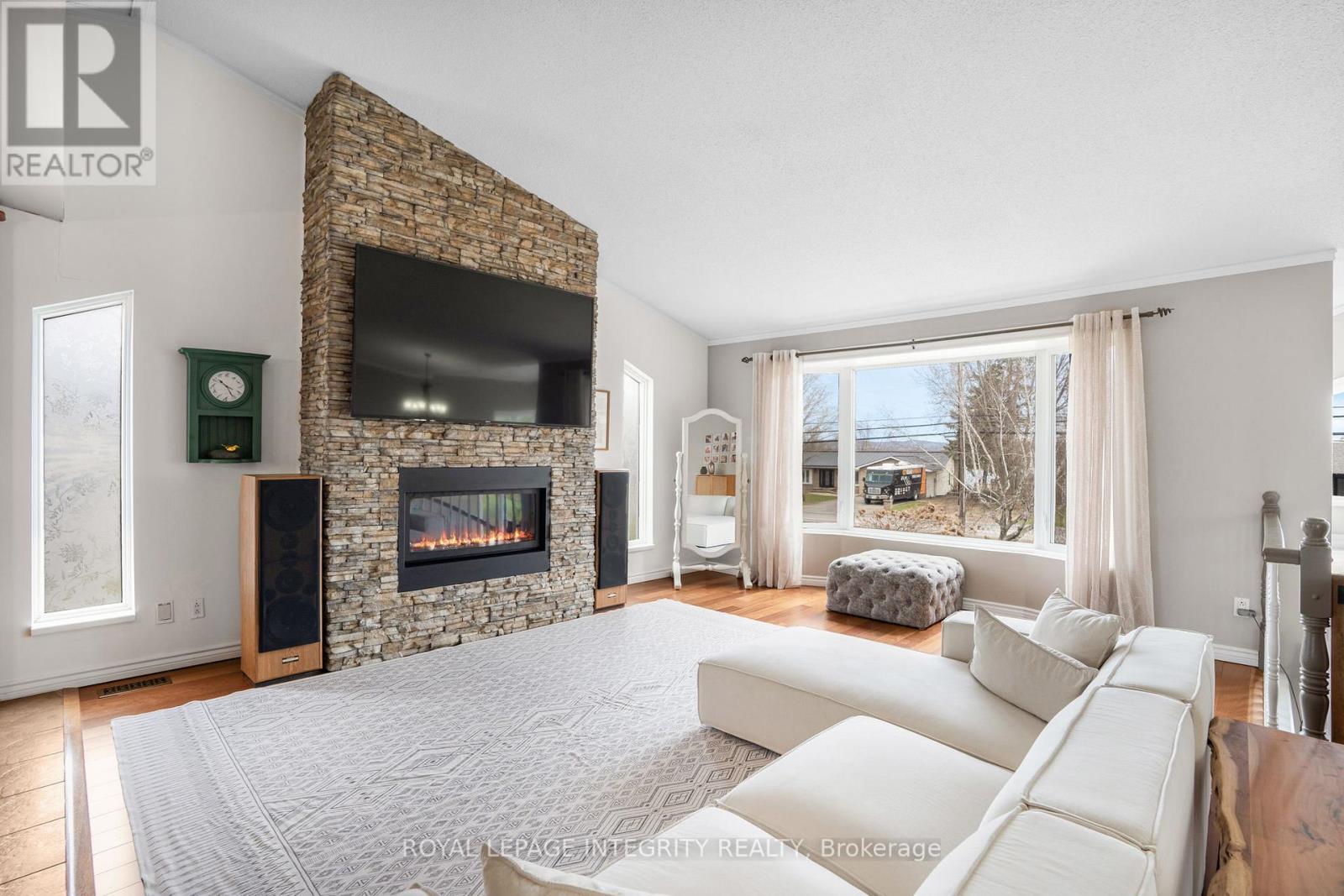 2864 Principale Street, Alfred And Plantagenet, Ontario  K0A 3K0 - Photo 12 - X12189180