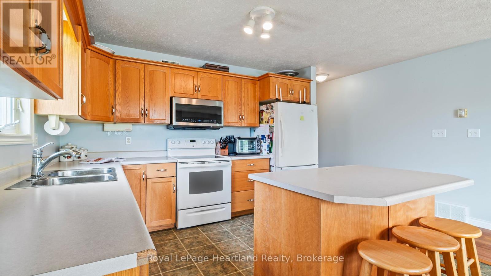 50 Mcdonald Drive, Huron East, Ontario  N0G 1H0 - Photo 16 - X12254864