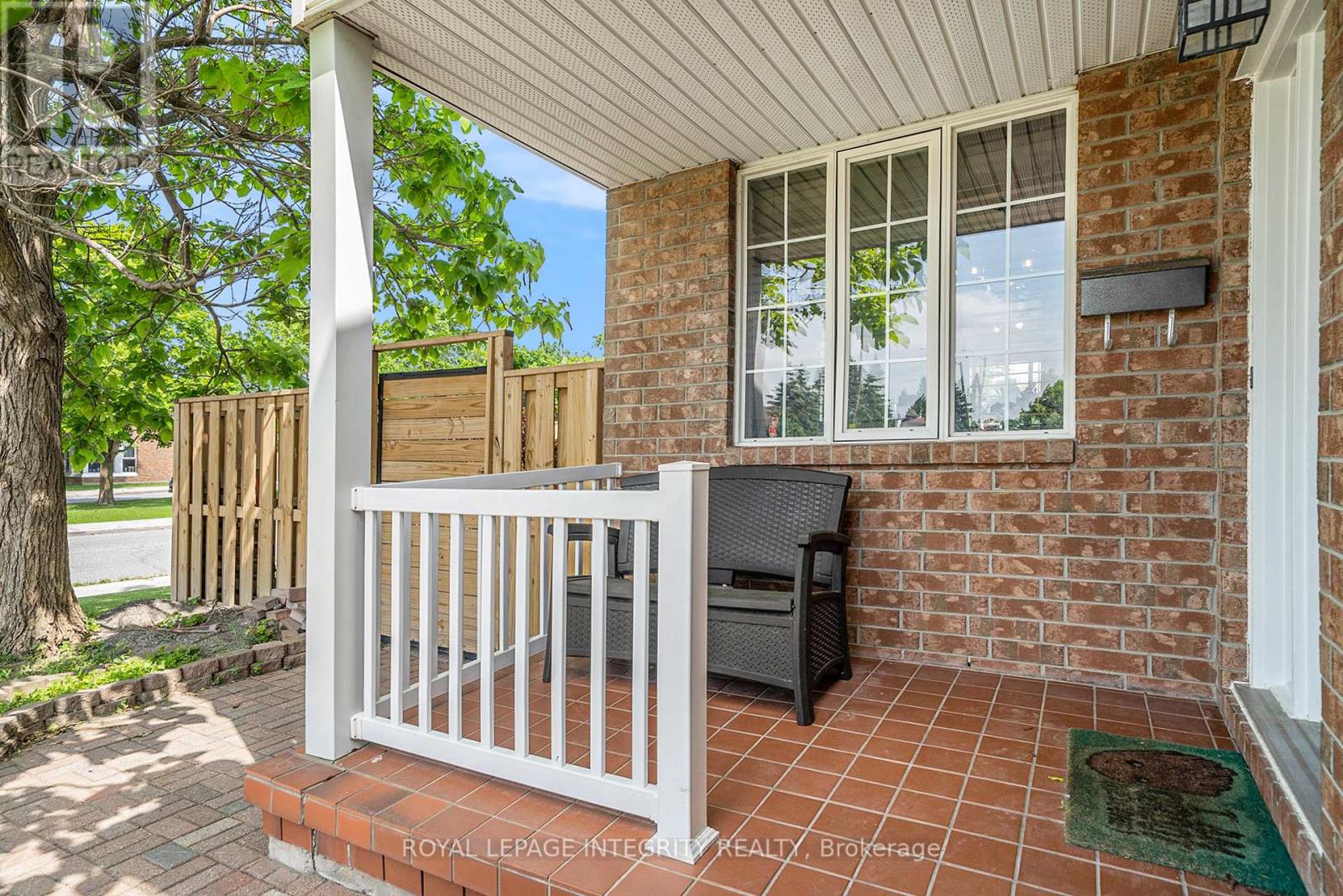 Property at 79 WOODFORD WAY image 3