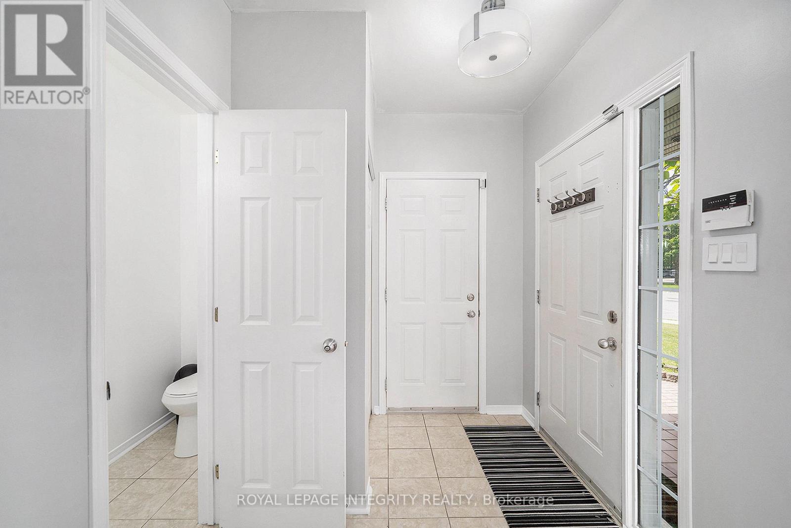 Property at 79 WOODFORD WAY image 4
