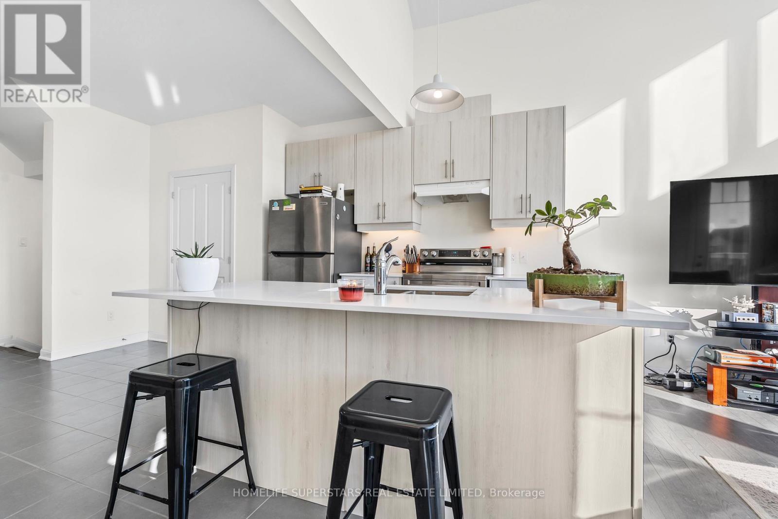 18 Oakmont Drive, Loyalist (Bath), Ontario  K0H 1G0 - Photo 12 - X12254882