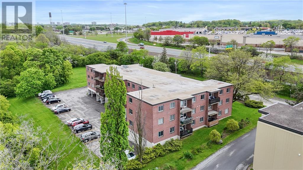 Property at 4 AVALON Place Unit# 305 image 4