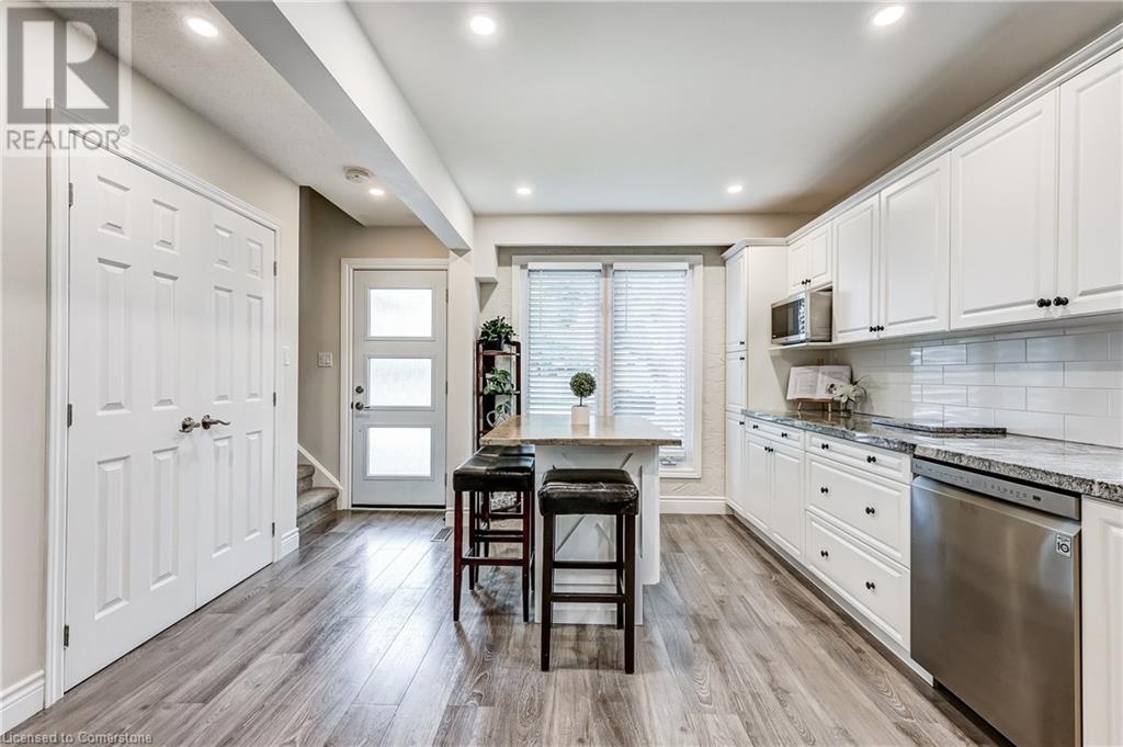 Property at 8 DOREEN Crescent image 3
