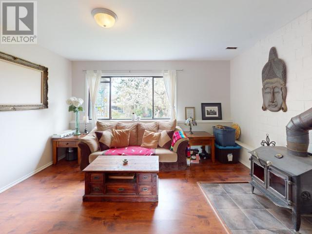 Property at 3433 SELKIRK AVE image 5
