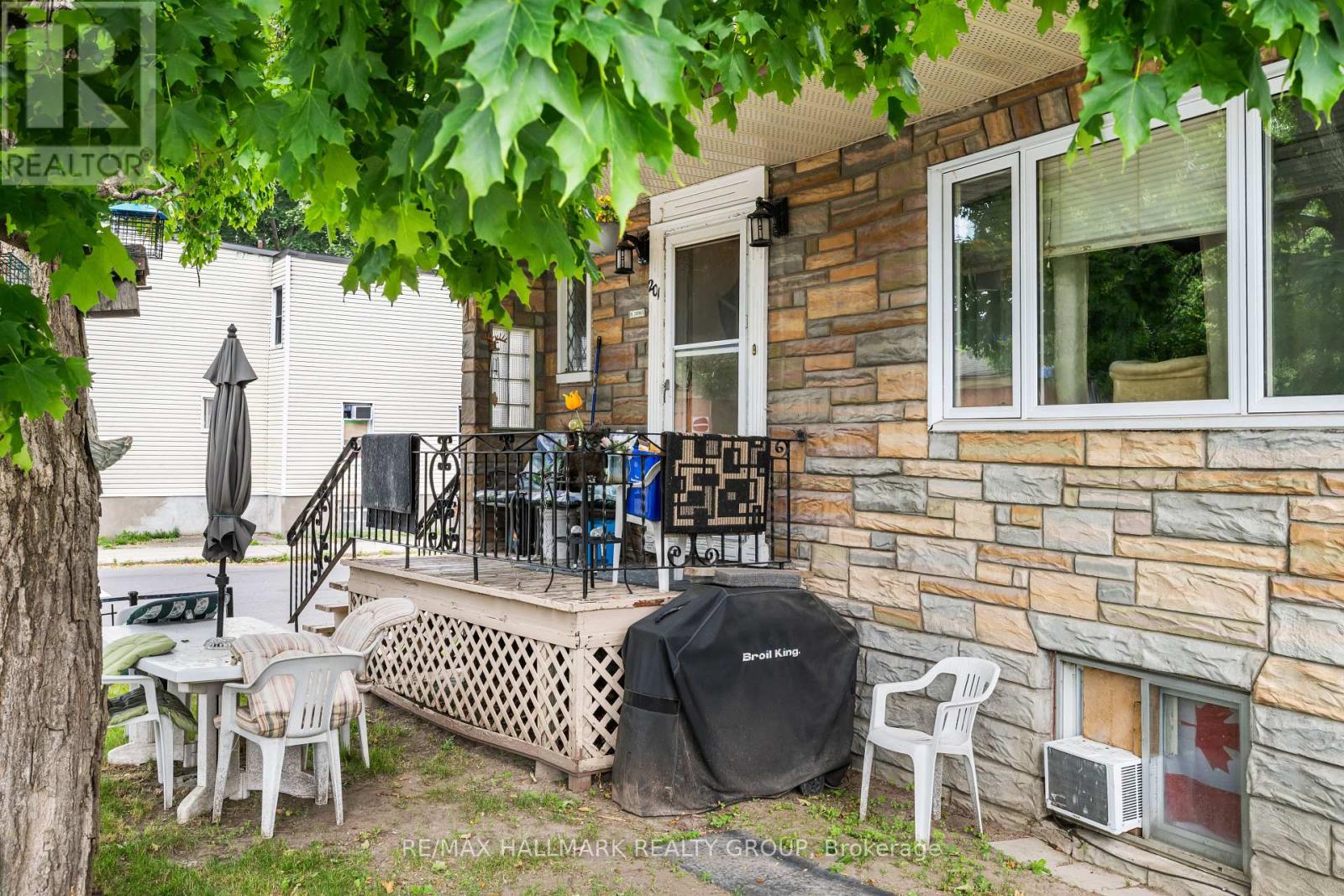201 Ethel Street, Ottawa, Ontario  K1L 5X1 - Photo 3 - X12254970
