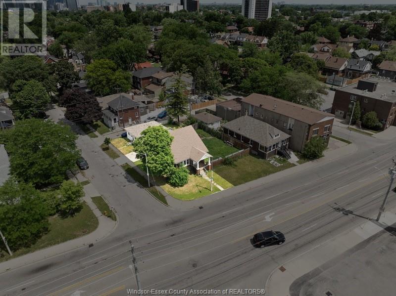 MLS# 25016132: 426 TECUMSEH RD W & 1670 YORK STREET W, Windsor, Canada