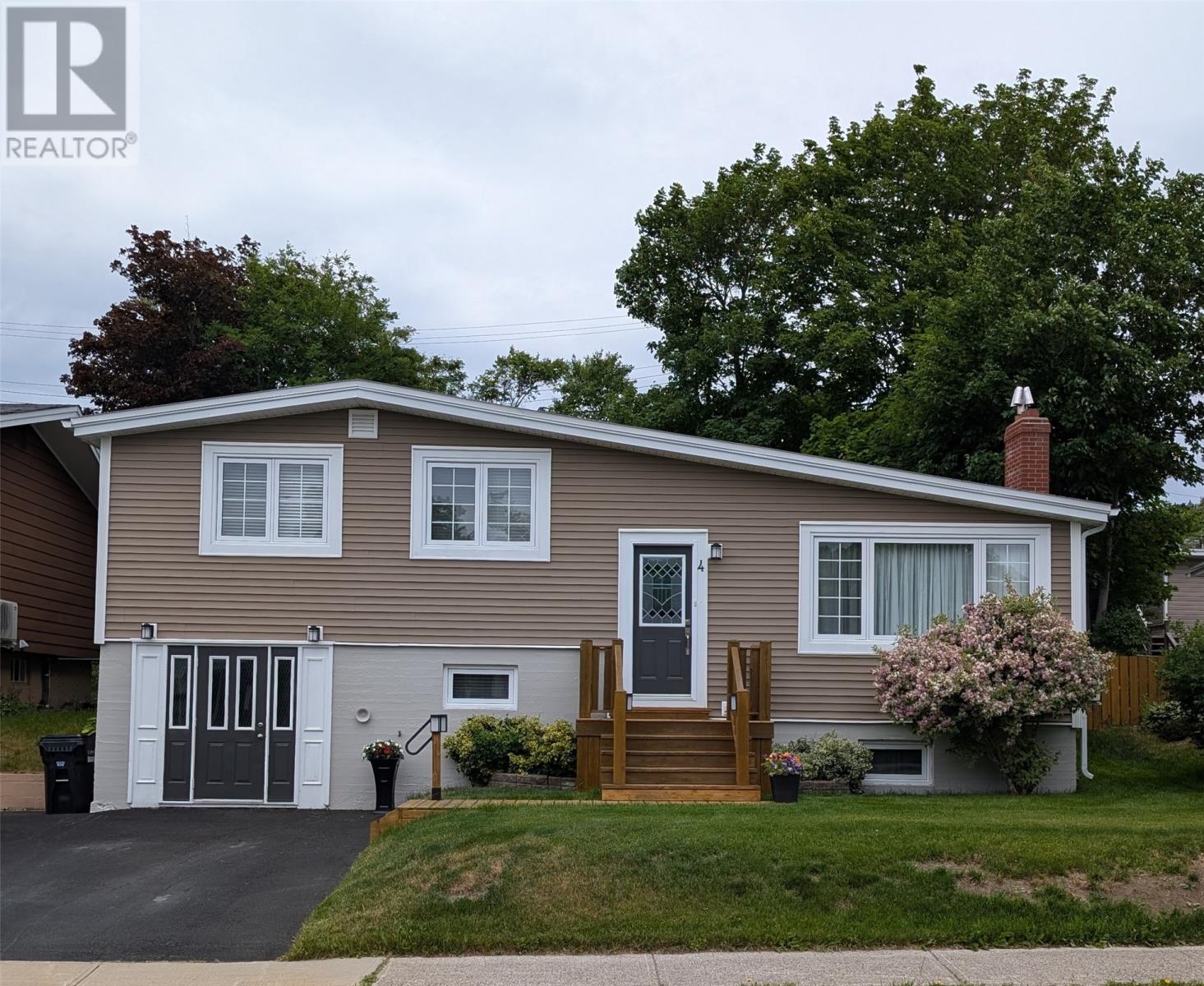 Property at 4 Macpherson Avenue image 1