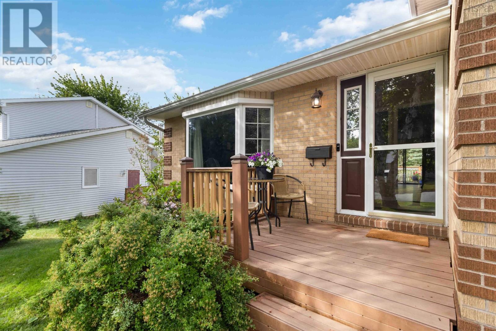 Property at 10 Crystal Drive image 4