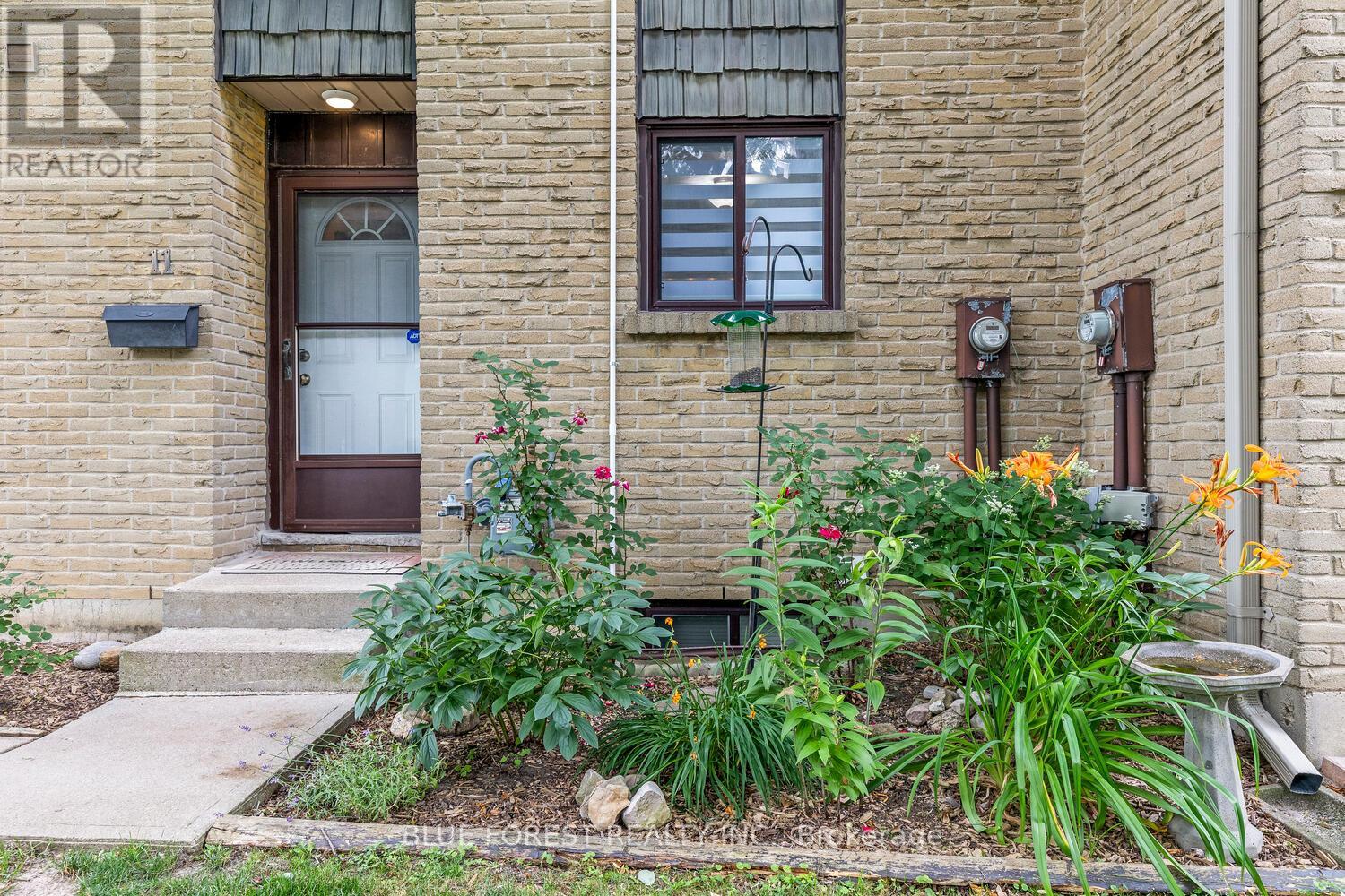 Property at 11 - 460 SOUTHDALE ROAD E image 1