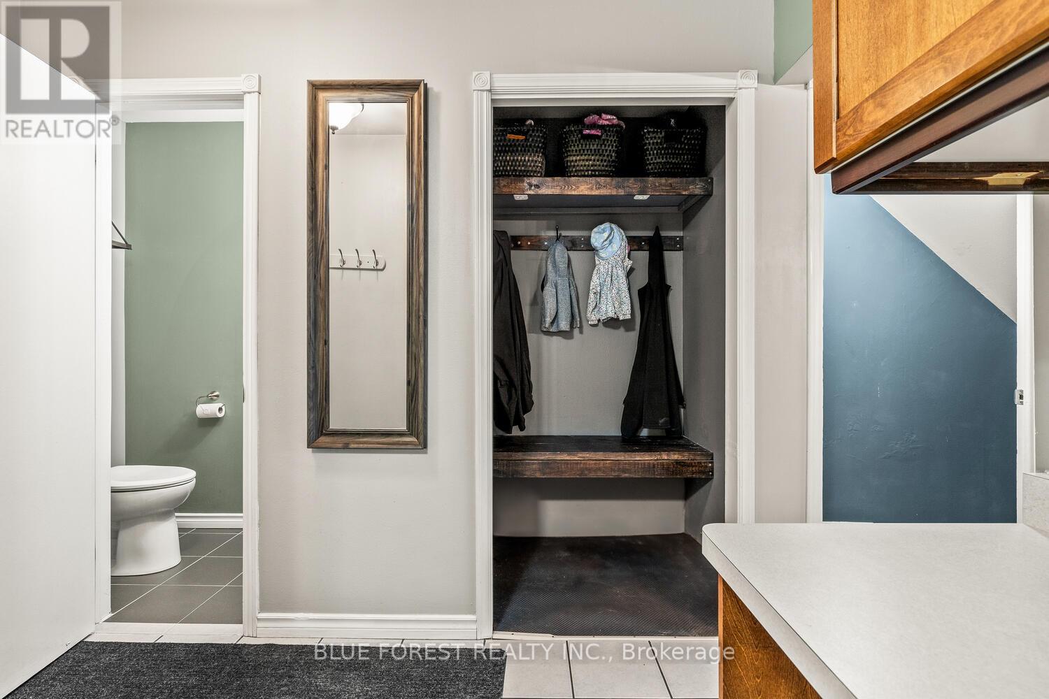 Property at 11 - 460 SOUTHDALE ROAD E image 5
