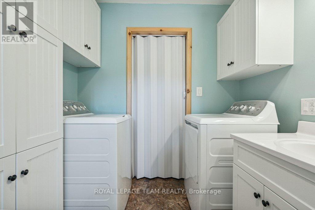 304 Hay Bay Lane, Leeds And The Thousand Islands, Ontario  K0E 1L0 - Photo 23 - X12255095
