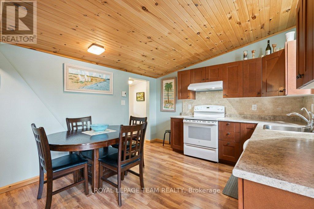 304 Hay Bay Lane, Leeds And The Thousand Islands, Ontario  K0E 1L0 - Photo 40 - X12255095