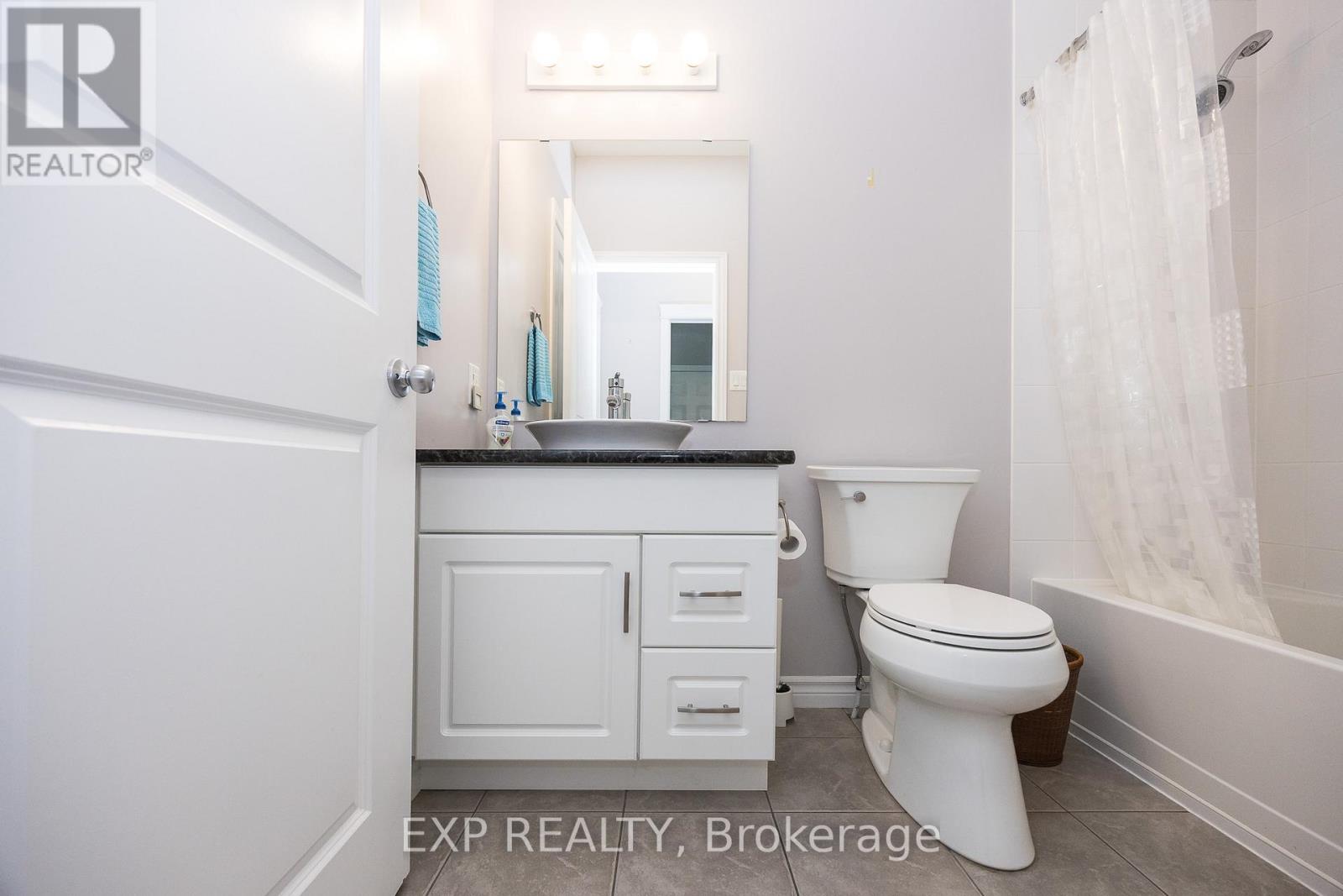 31 Gertie Street, Ottawa, Ontario  K0A 2Z0 - Photo 4 - X12255138