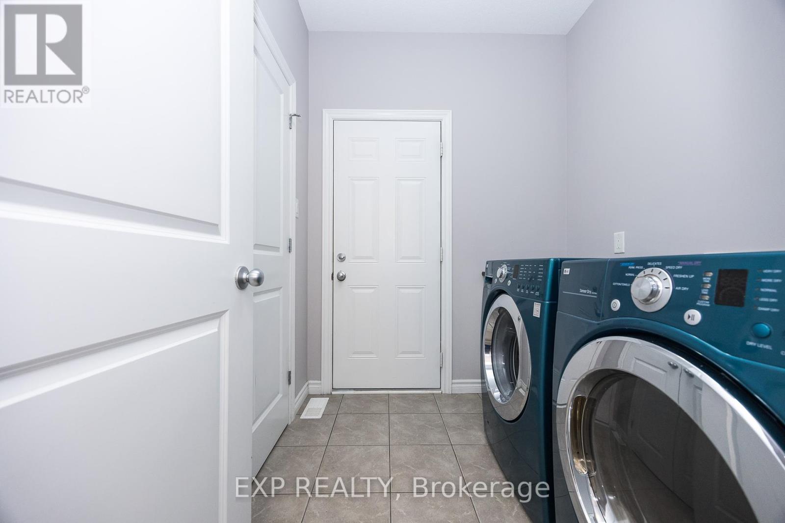 31 Gertie Street, Ottawa, Ontario  K0A 2Z0 - Photo 5 - X12255138