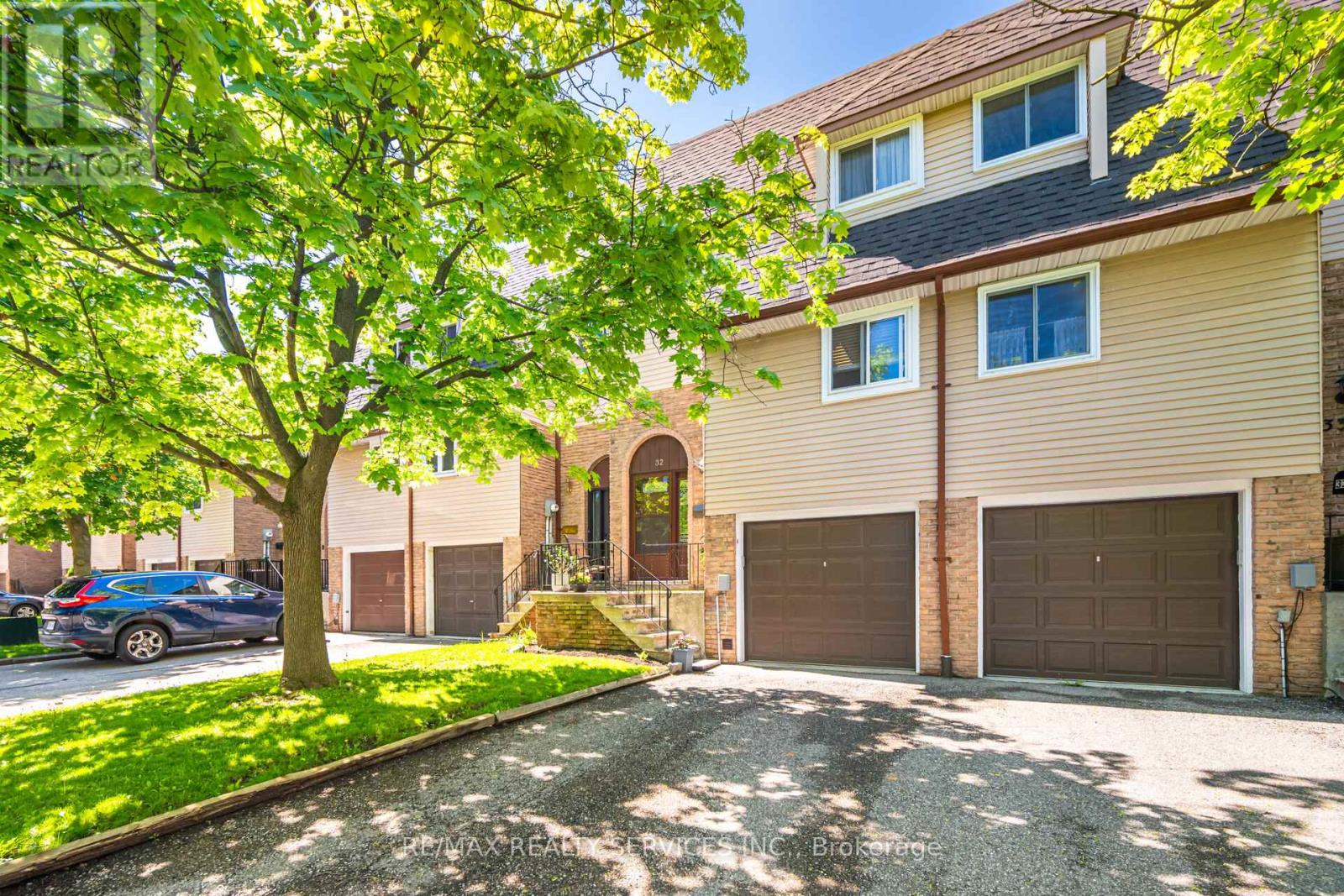 Property at 32 ROSSET CRESCENT image 1