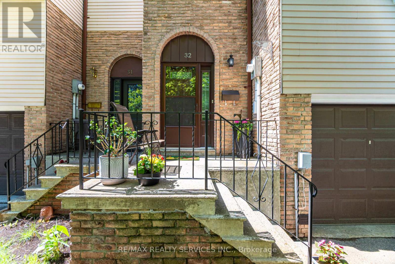 Property at 32 ROSSET CRESCENT image 3