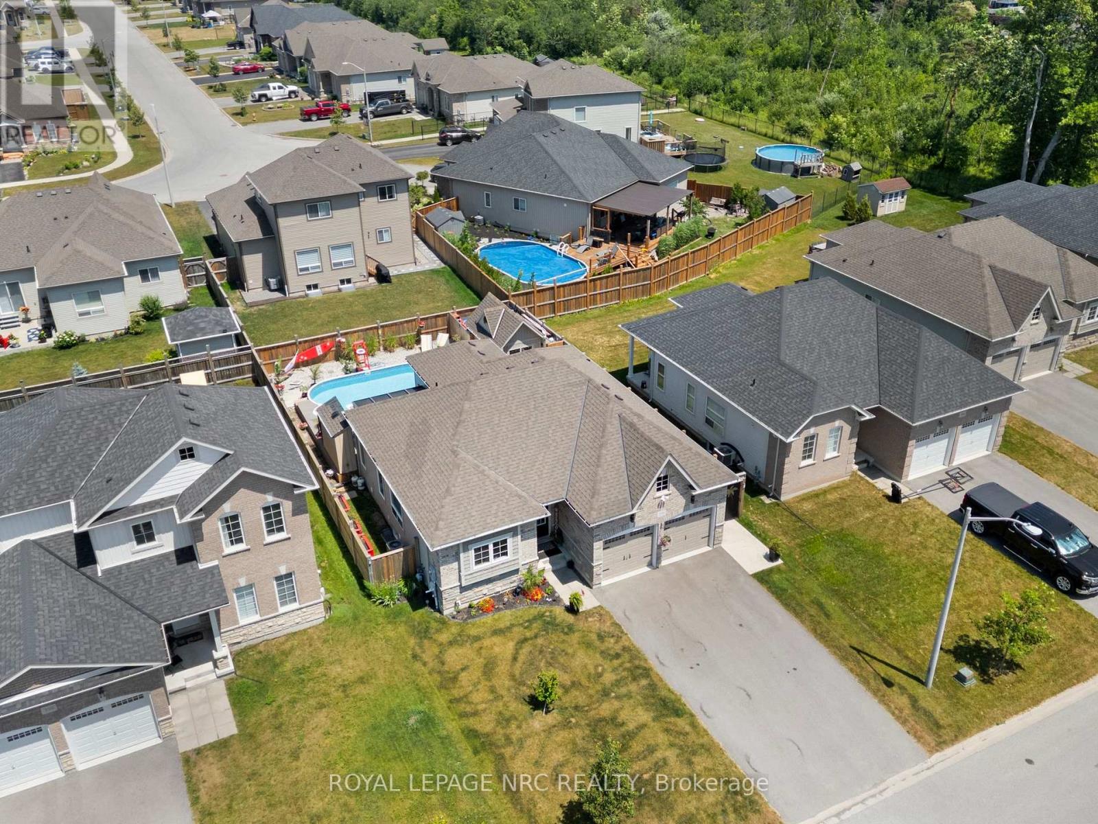 396 Brady Court, Fort Erie, Ontario  L2A 1N1 - Photo 2 - X12255166