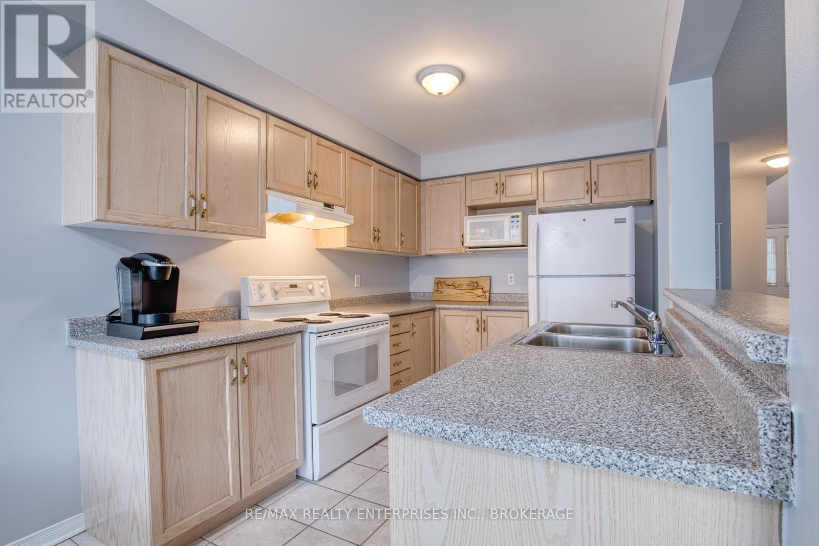 2 - 800 Paramount Drive, Hamilton, Ontario  L8J 3V8 - Photo 10 - X12255176