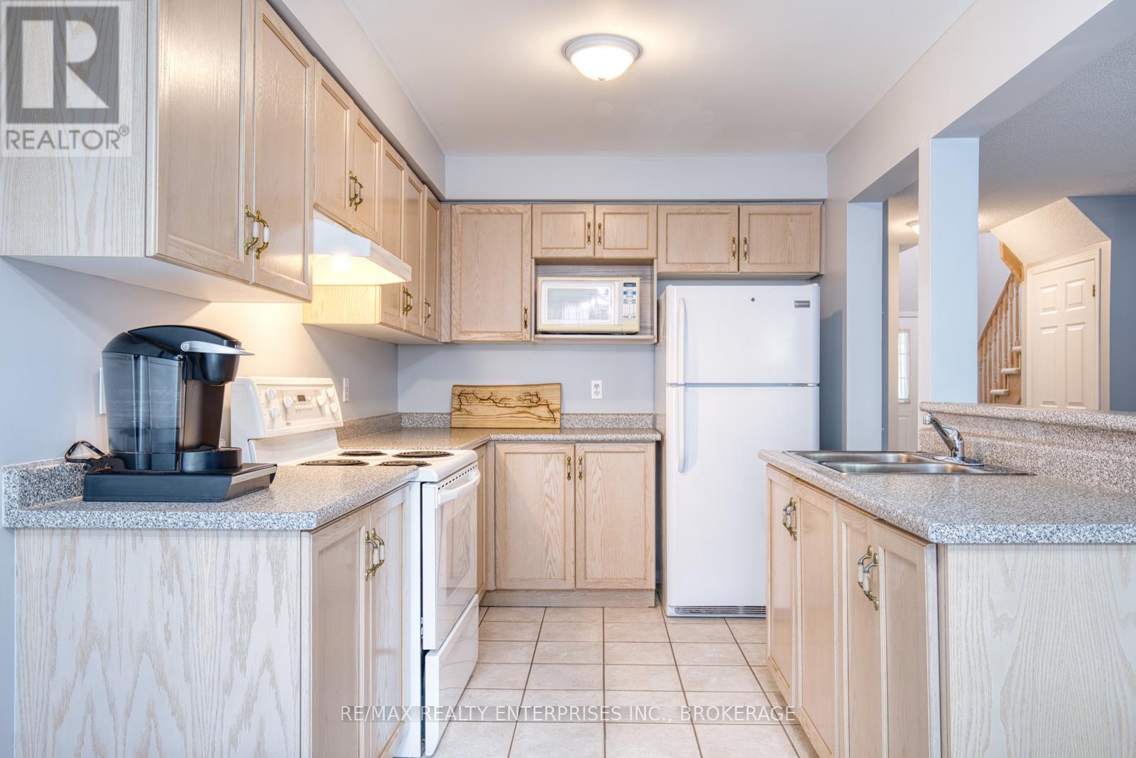 2 - 800 Paramount Drive, Hamilton, Ontario  L8J 3V8 - Photo 9 - X12255176