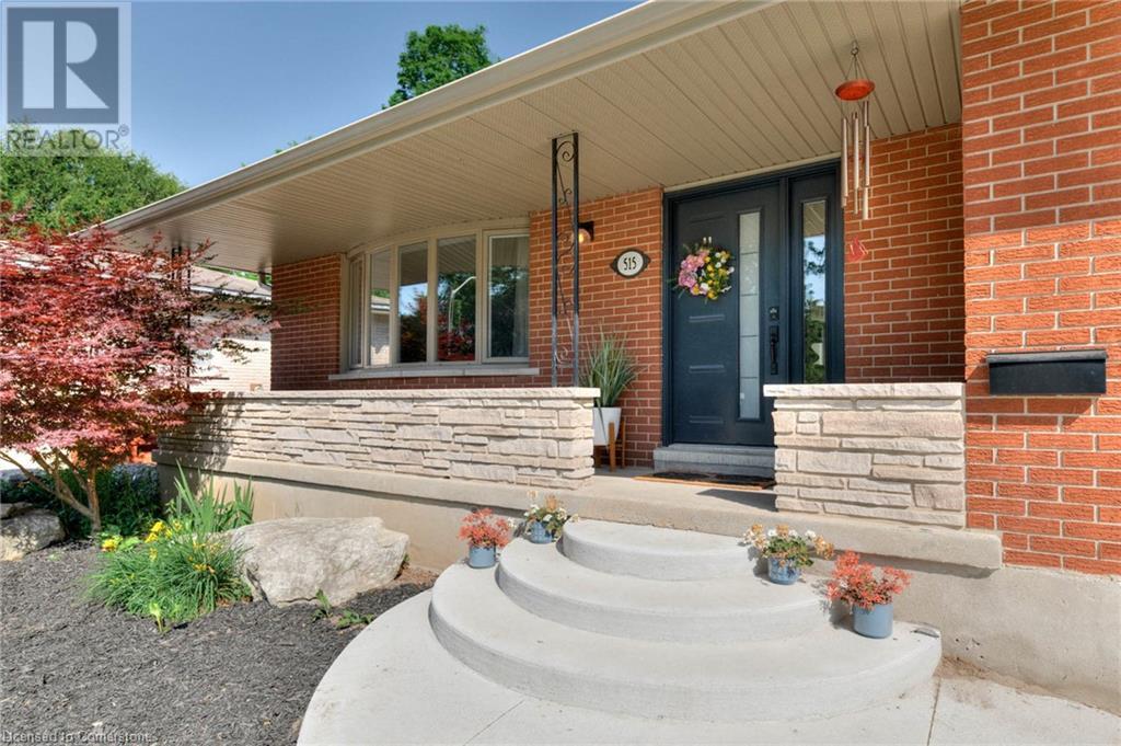 Property at 515 TWIN OAKS Crescent image 5