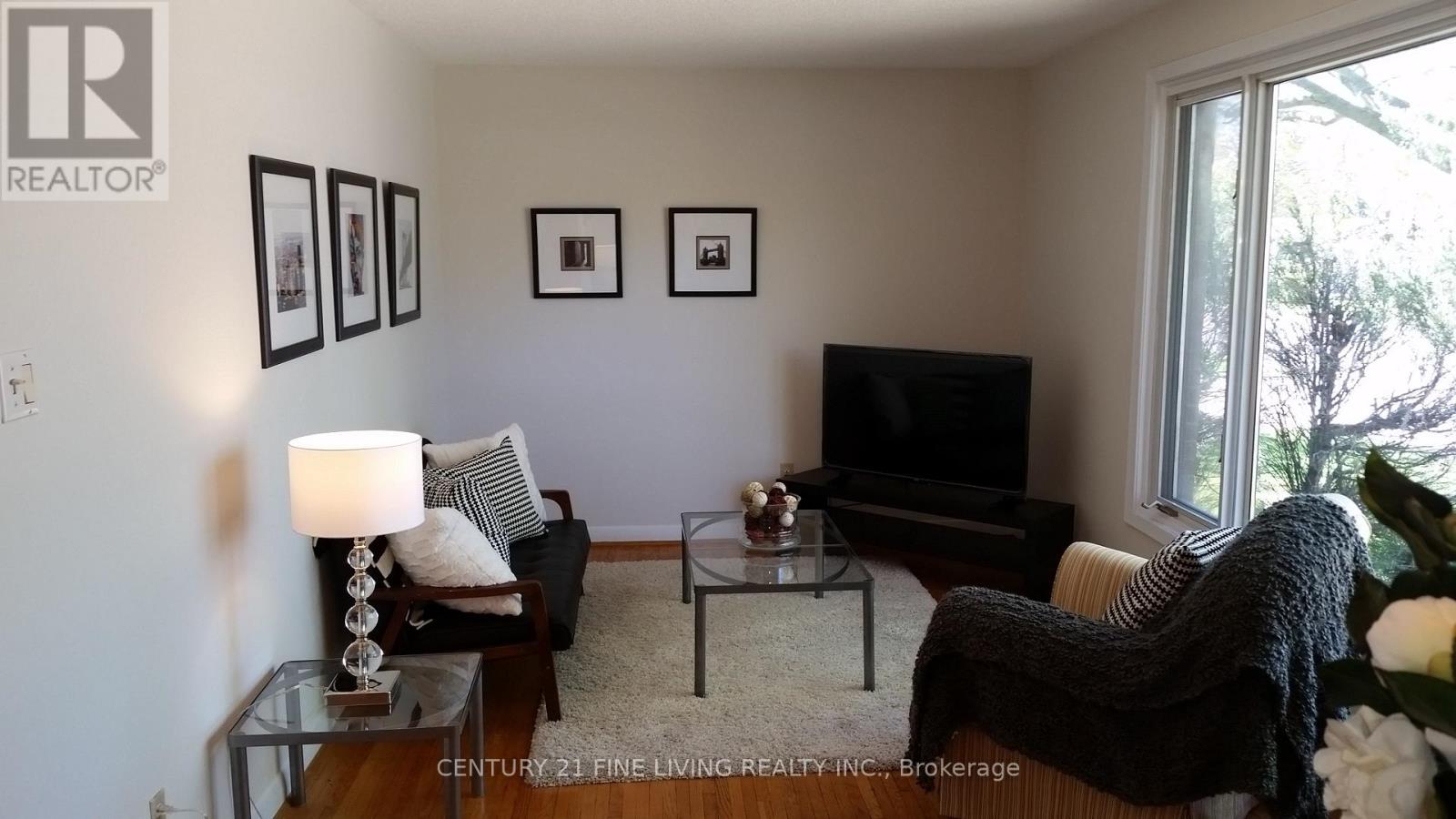 35 Hartland Road, Toronto, Ontario  M9C 4S9 - Photo 6 - W12255149