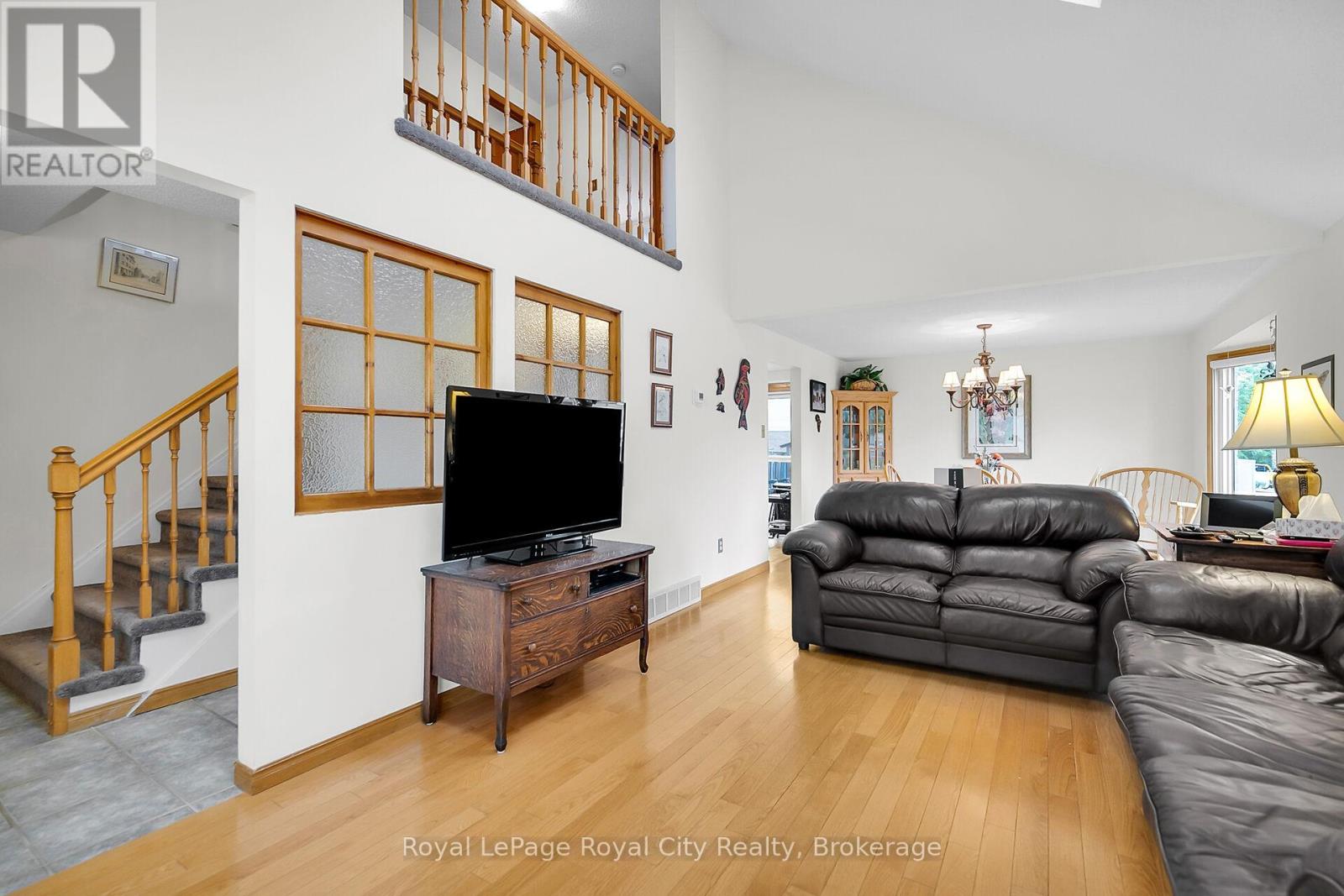 18 Smart Street, Guelph, Ontario  N1G 4L4 - Photo 7 - X12255241