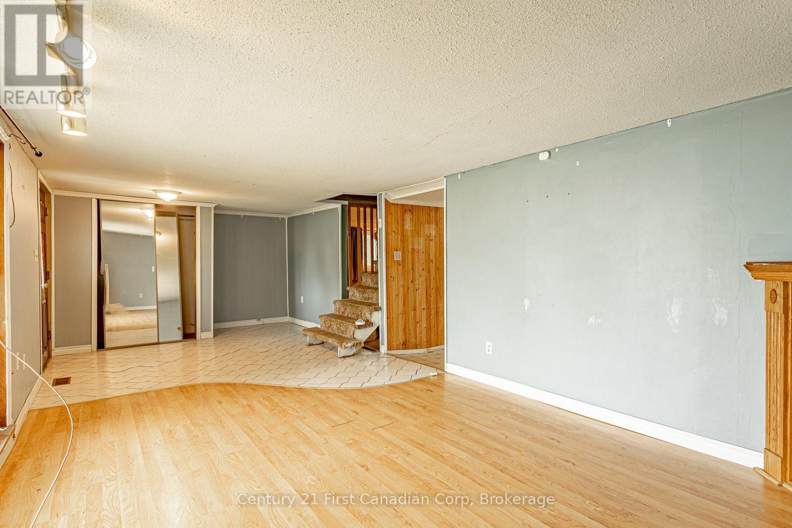 180 King Hiram Street, Ingersoll, Ontario  N5C 1L8 - Photo 7 - X12250818