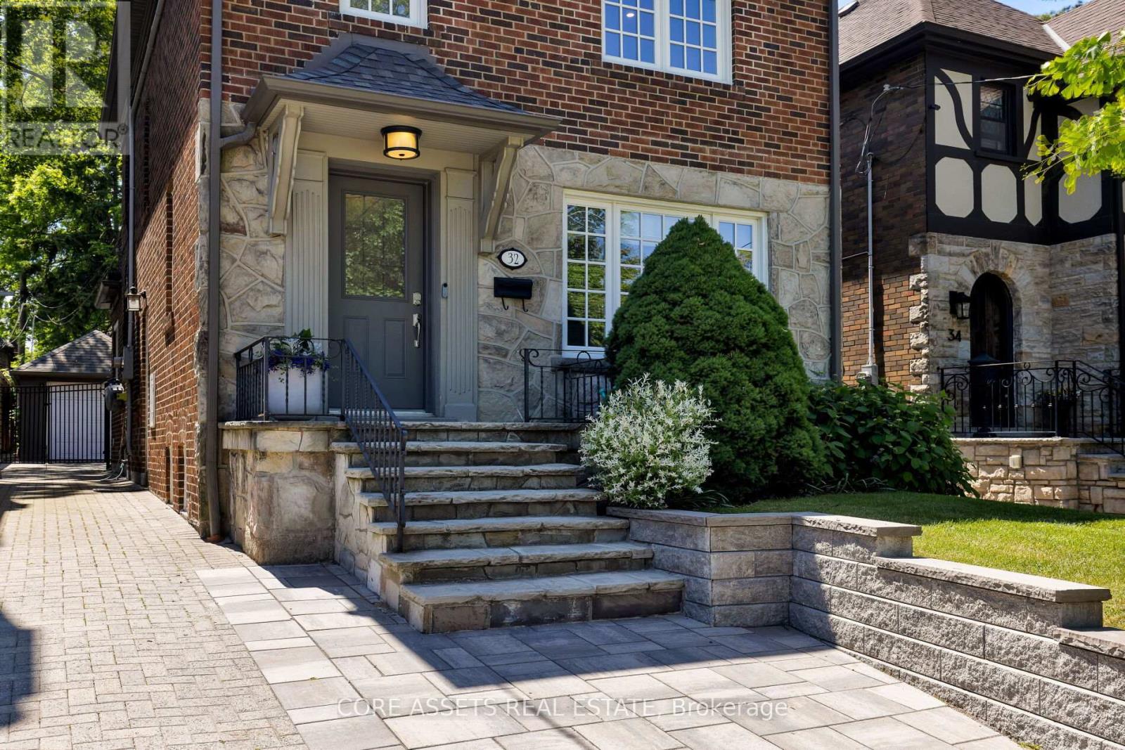 Property at 32 GRENVIEW BOULEVARD N image 2