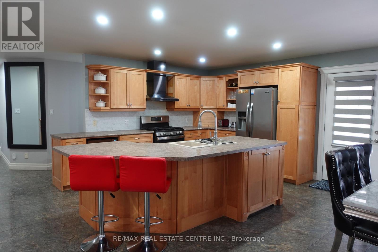 230 South Water Street, Wellington North, Ontario  N0G 2L3 - Photo 11 - X12255182