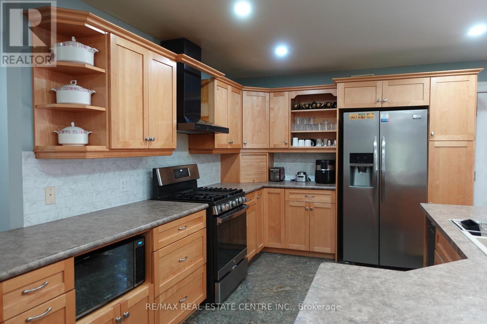 230 South Water Street, Wellington North, Ontario  N0G 2L3 - Photo 12 - X12255182