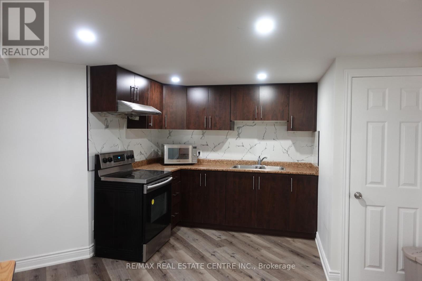 230 South Water Street, Wellington North, Ontario  N0G 2L3 - Photo 34 - X12255182