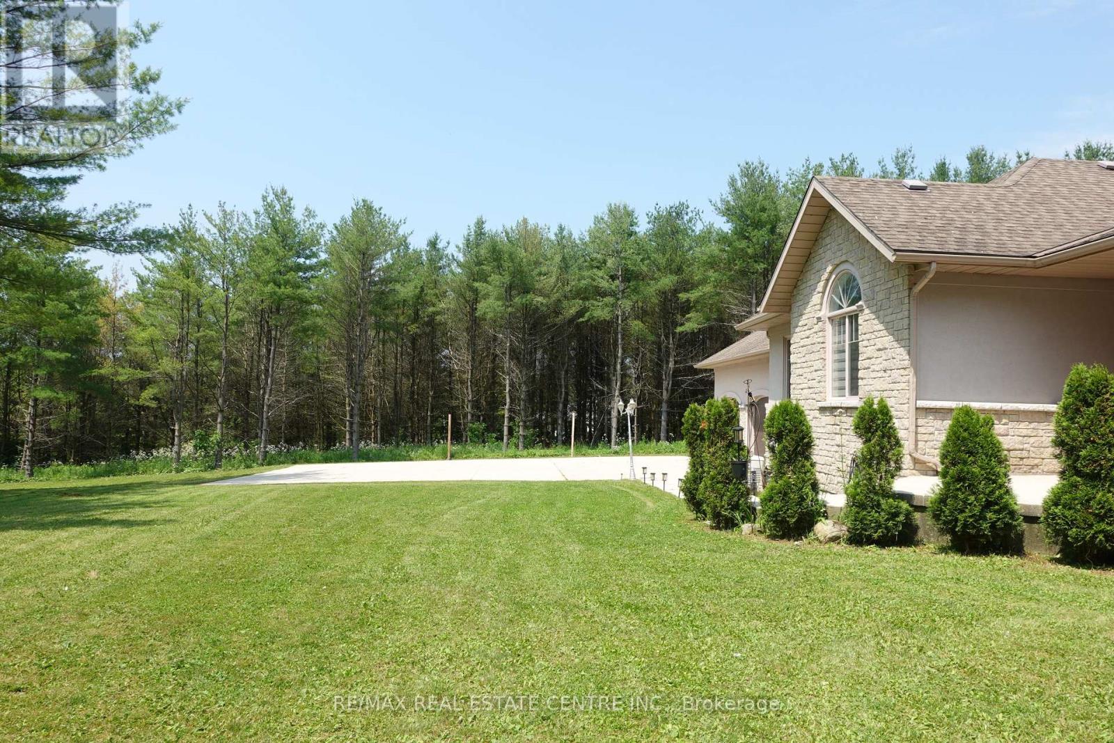 230 South Water Street, Wellington North, Ontario  N0G 2L3 - Photo 5 - X12255182