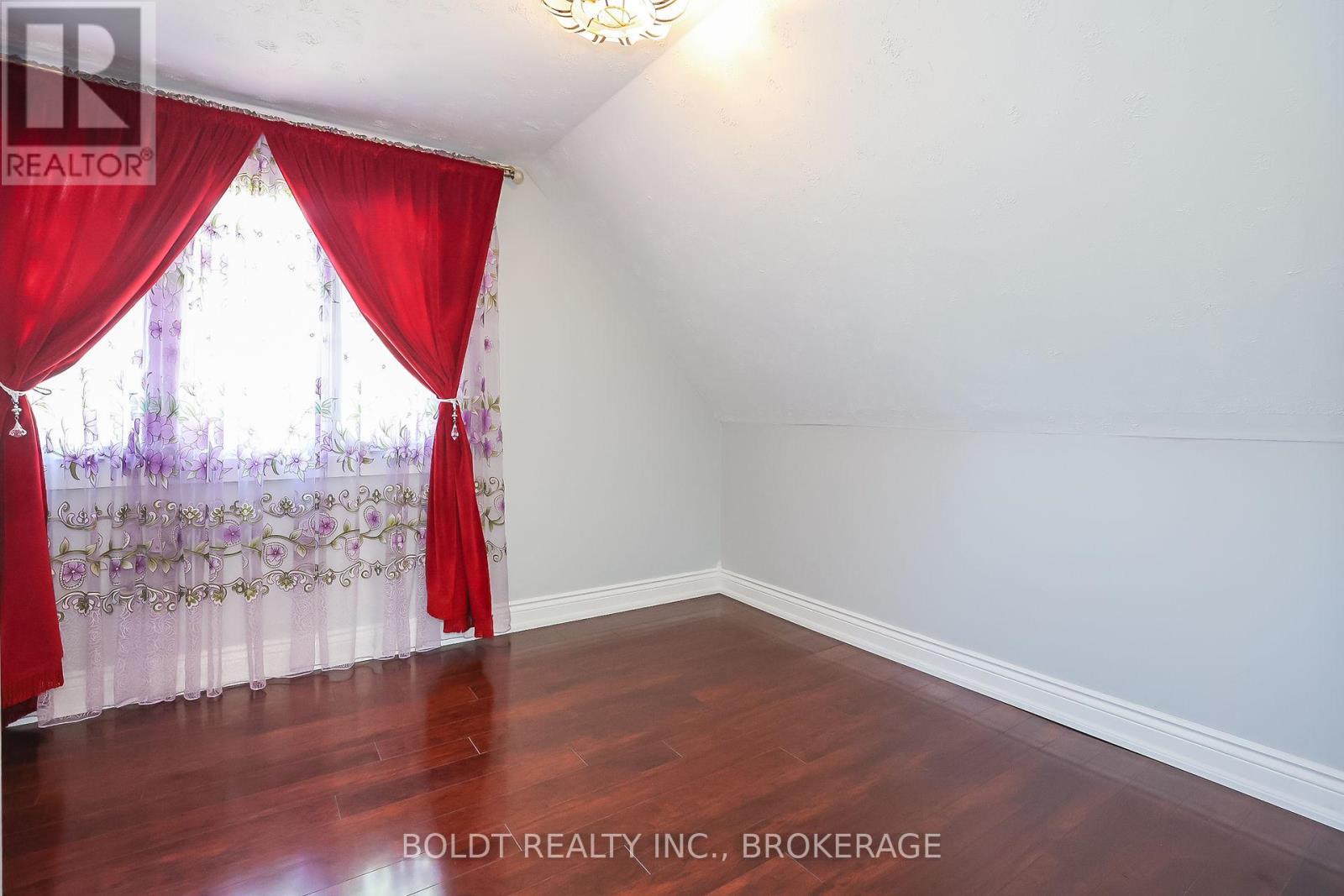 5060 Ontario Avenue, Niagara Falls, Ontario  L2E 3R9 - Photo 22 - X12255326