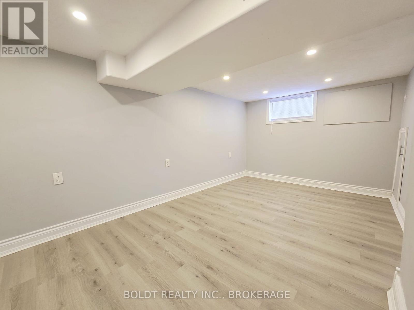 5060 Ontario Avenue, Niagara Falls, Ontario  L2E 3R9 - Photo 35 - X12255326