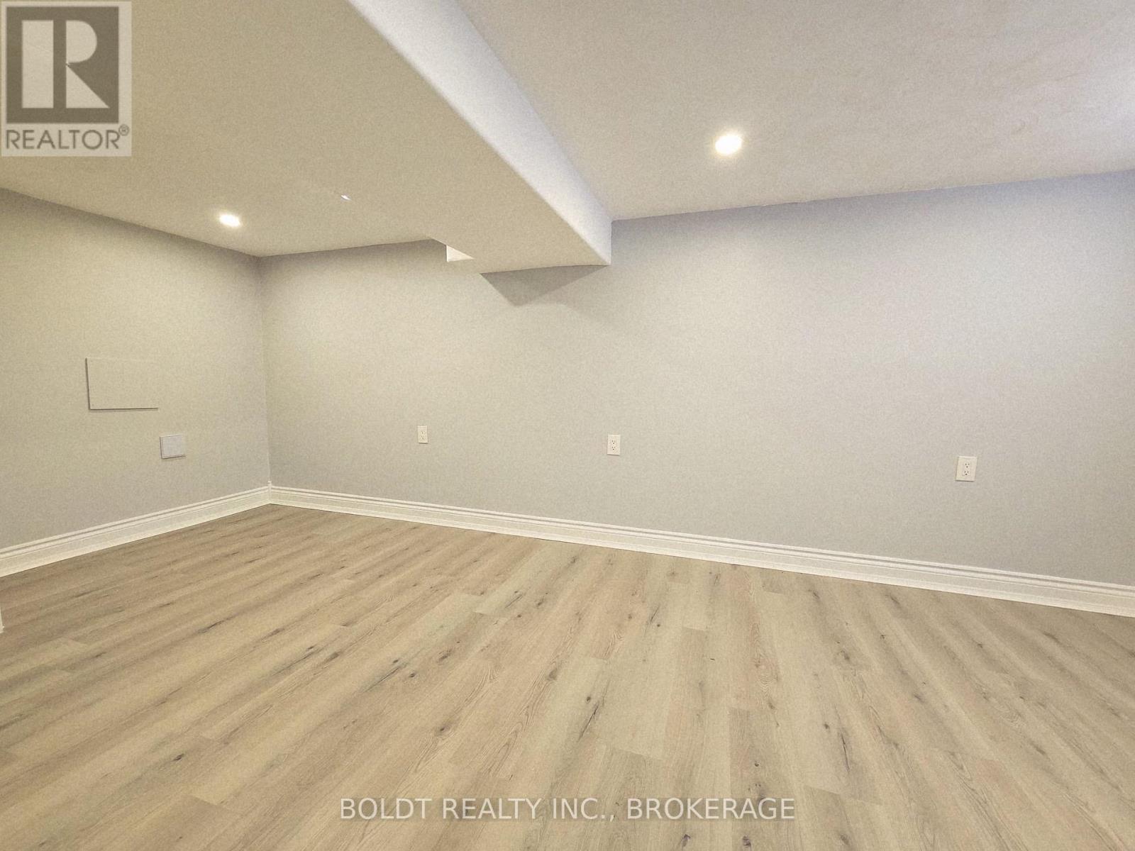 5060 Ontario Avenue, Niagara Falls, Ontario  L2E 3R9 - Photo 36 - X12255326