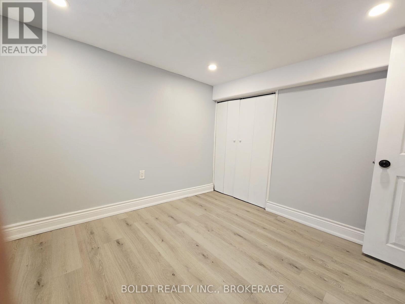 5060 Ontario Avenue, Niagara Falls, Ontario  L2E 3R9 - Photo 37 - X12255326